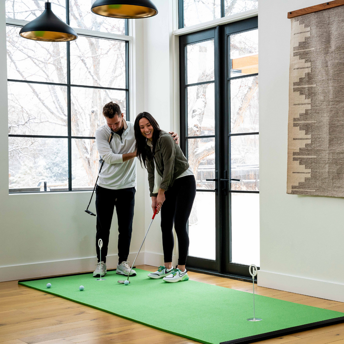 Find your putting grip and practice on the most realistic at home putting mat